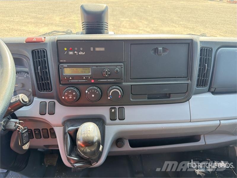 Mitsubishi DA 328 28 m on Mitsubishi Fuso 4x2 Bucket Truck المنصات الهوائية المثبتة على شاحنة