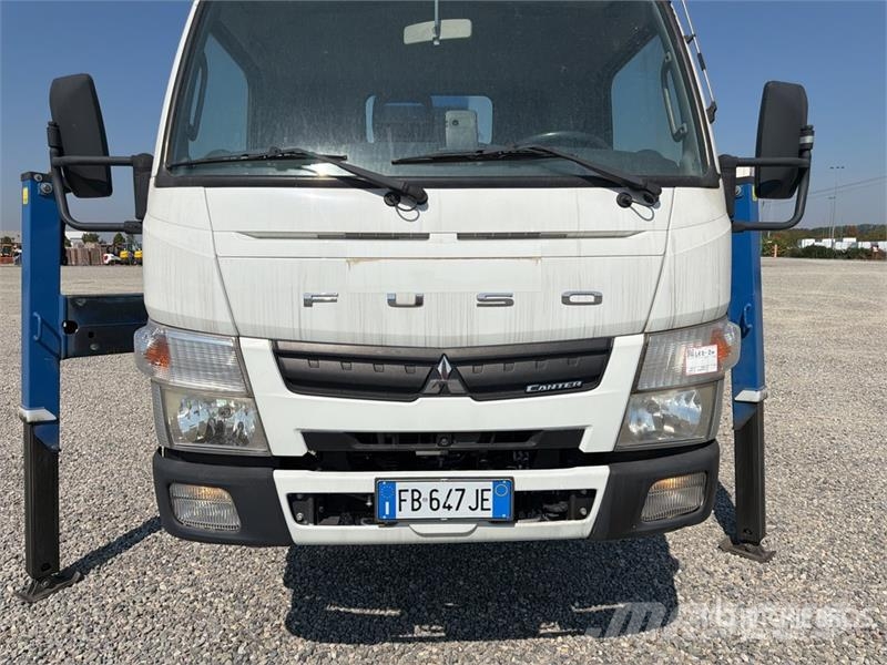 Mitsubishi DA 328 28 m on Mitsubishi Fuso 4x2 Bucket Truck المنصات الهوائية المثبتة على شاحنة