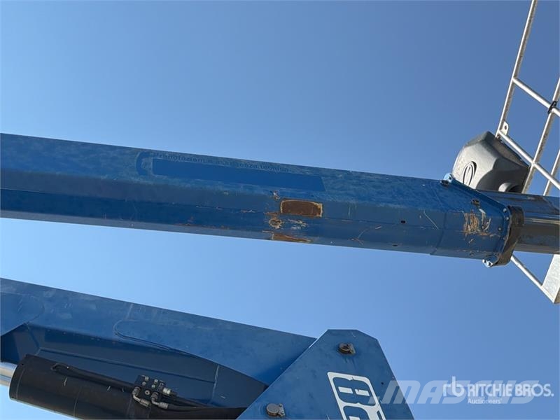 Mitsubishi DA 328 28 m on Mitsubishi Fuso 4x2 Bucket Truck المنصات الهوائية المثبتة على شاحنة