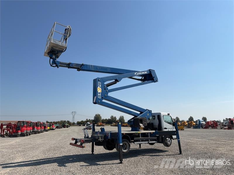 Mitsubishi DA 328 28 m on Mitsubishi Fuso 4x2 Bucket Truck المنصات الهوائية المثبتة على شاحنة