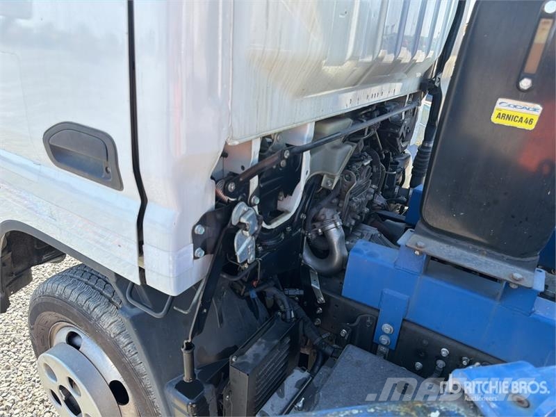 Mitsubishi DA 328 28 m on Mitsubishi Fuso 4x2 Bucket Truck المنصات الهوائية المثبتة على شاحنة