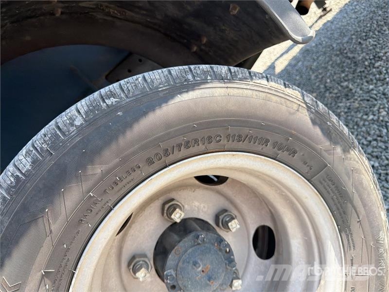 Mitsubishi DA 328 28 m on Mitsubishi Fuso 4x2 Bucket Truck المنصات الهوائية المثبتة على شاحنة