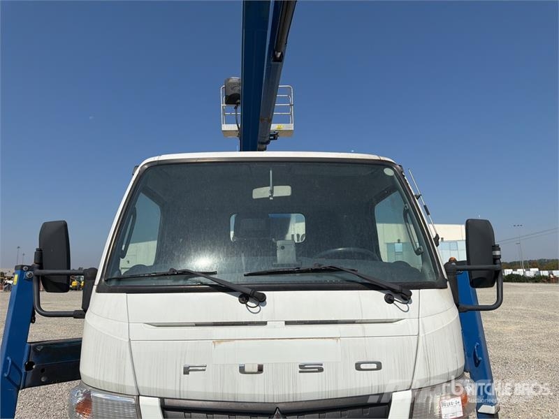 Mitsubishi DA 328 28 m on Mitsubishi Fuso 4x2 Bucket Truck المنصات الهوائية المثبتة على شاحنة