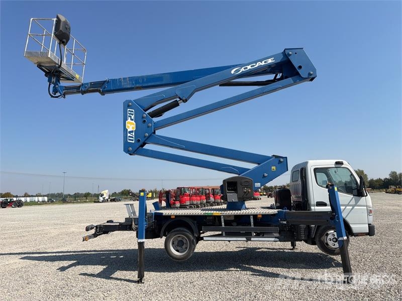 Mitsubishi DA 328 28 m on Mitsubishi Fuso 4x2 Bucket Truck المنصات الهوائية المثبتة على شاحنة