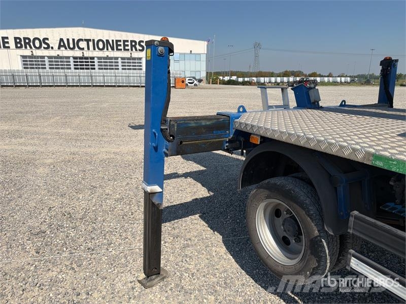 Mitsubishi DA 328 28 m on Mitsubishi Fuso 4x2 Bucket Truck المنصات الهوائية المثبتة على شاحنة