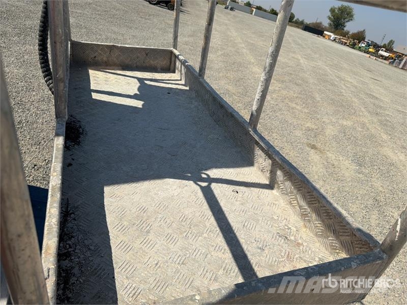 Mitsubishi DA 328 28 m on Mitsubishi Fuso 4x2 Bucket Truck المنصات الهوائية المثبتة على شاحنة