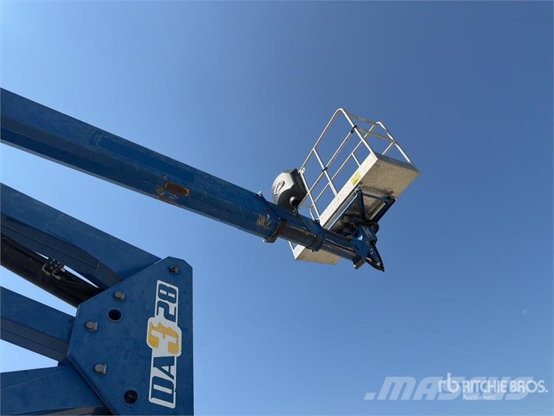 Mitsubishi DA 328 28 m on Mitsubishi Fuso 4x2 Bucket Truck المنصات الهوائية المثبتة على شاحنة