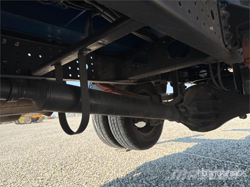 Mitsubishi DA 328 28 m on Mitsubishi Fuso 4x2 Bucket Truck المنصات الهوائية المثبتة على شاحنة