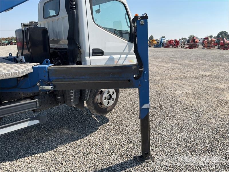 Mitsubishi DA 328 28 m on Mitsubishi Fuso 4x2 Bucket Truck المنصات الهوائية المثبتة على شاحنة