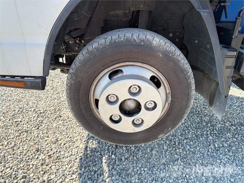 Mitsubishi DA 328 28 m on Mitsubishi Fuso 4x2 Bucket Truck المنصات الهوائية المثبتة على شاحنة