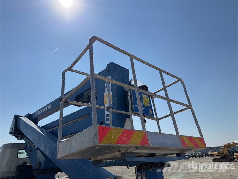 Mitsubishi DA 328 28 m on Mitsubishi Fuso 4x2 Bucket Truck المنصات الهوائية المثبتة على شاحنة