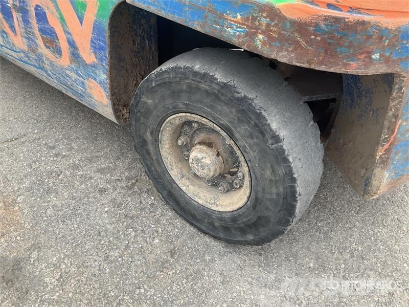 Mitsubishi FG25 2400 kg Forklift Вилични кари-повдигачи - други