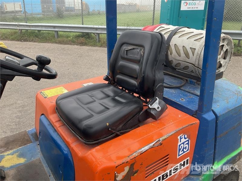 Mitsubishi FG25 2400 kg Forklift Вилични кари-повдигачи - други
