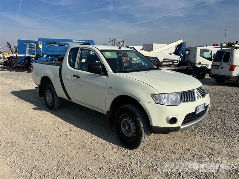 Mitsubishi L200 Прочие фургоны