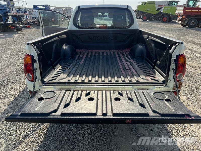 Mitsubishi L200 Прочие фургоны