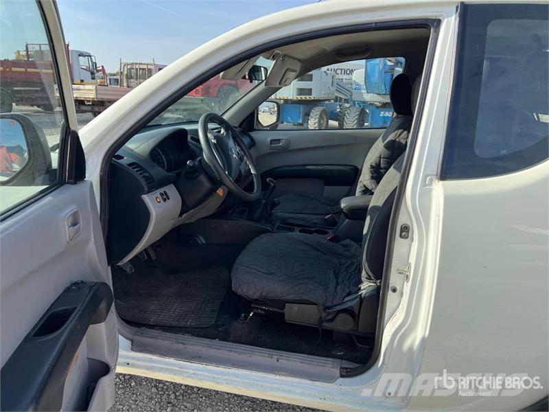Mitsubishi L200 Прочие фургоны