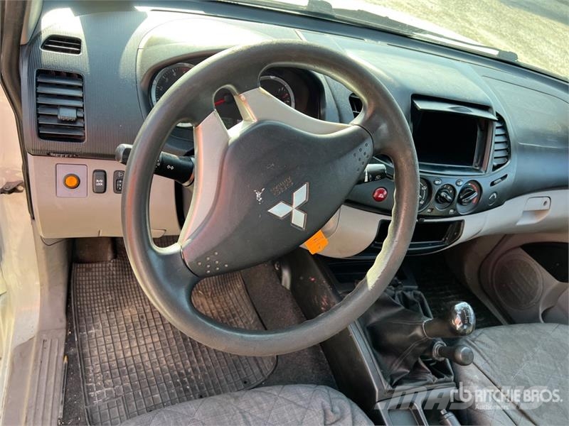 Mitsubishi L200 Прочие фургоны
