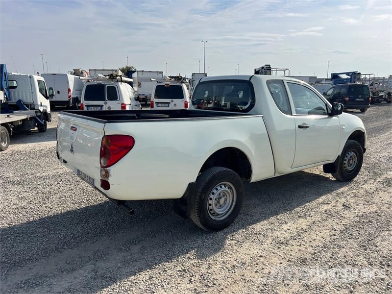 Mitsubishi L200 Прочие фургоны