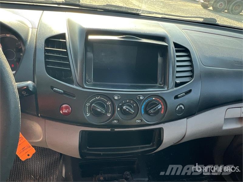 Mitsubishi L200 Прочие фургоны