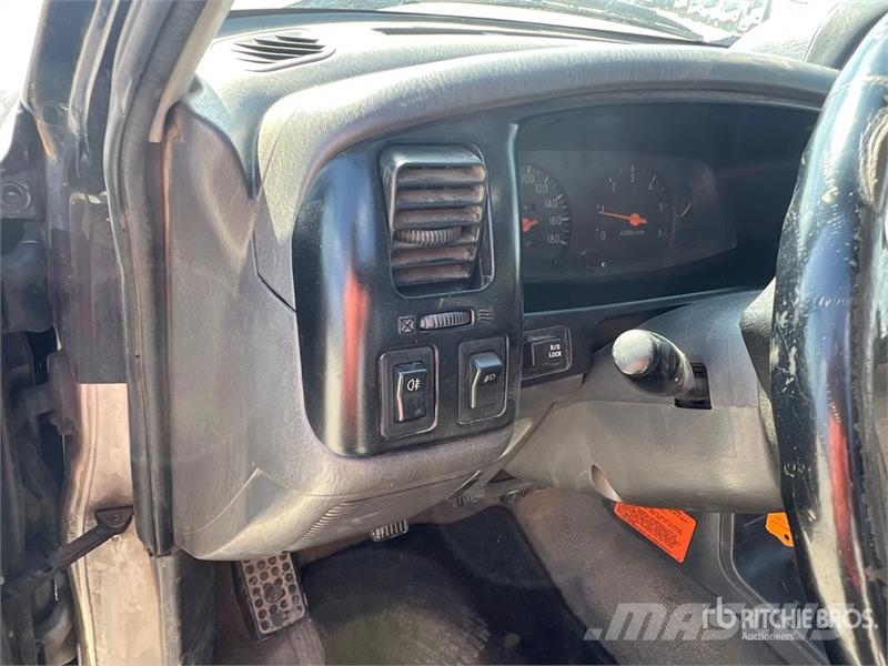 Mitsubishi L200 Crew Cab Pickup أخرى