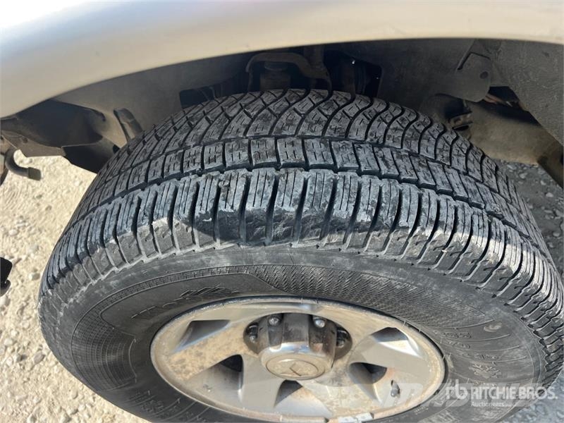Mitsubishi L200 Crew Cab Pickup أخرى