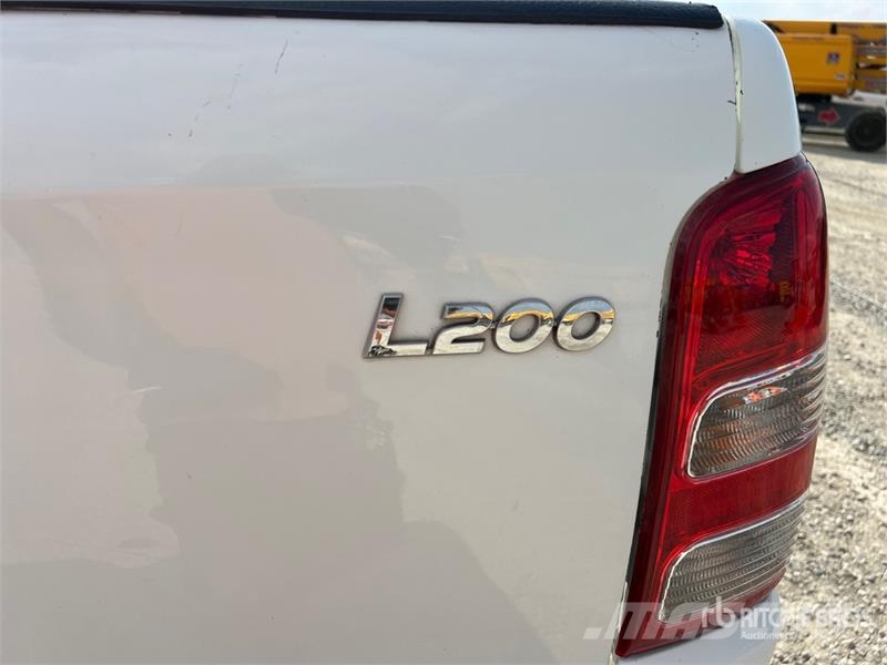 Mitsubishi L200 Extended Cab 2.4 DI-D Club Cab Invite Pickup Anders