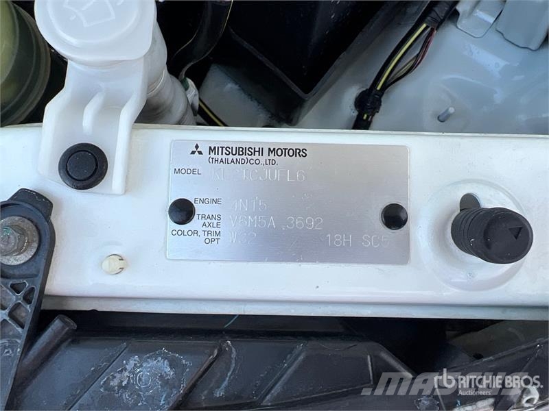 Mitsubishi L200 Extended Cab 2.4 DI-D Club Cab Invite Pickup Anders