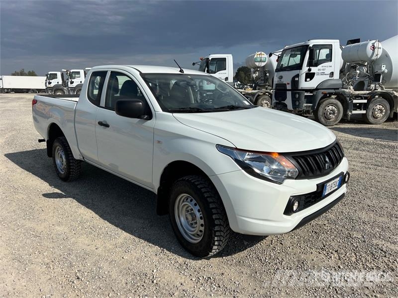 Mitsubishi L200 Extended Cab 2.4 DI-D Club Cab Invite Pickup Anders