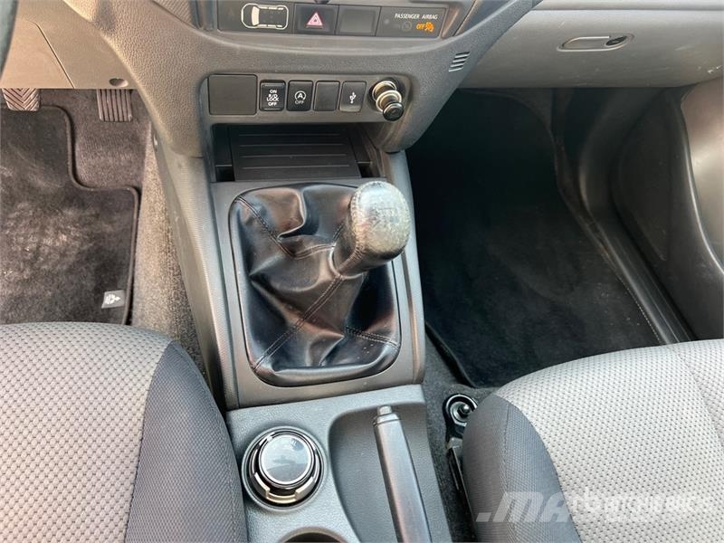 Mitsubishi L200 Extended Cab 2.4 DI-D Club Cab Invite Pickup Anders