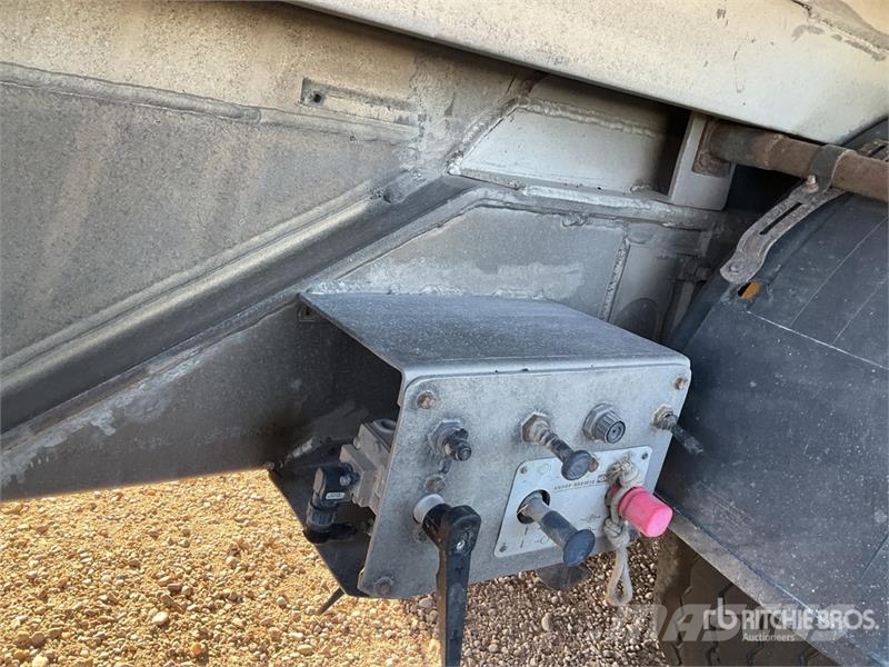 Montull SBA3S130SN Tri/A Aluminum End Dump Trailer Kipper