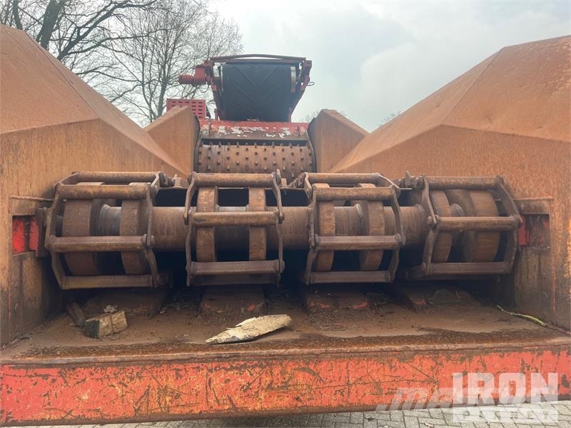 Morbark 3200 Tracked Wood Hog Horizontal Grinder معدات البناء - غير ذلك