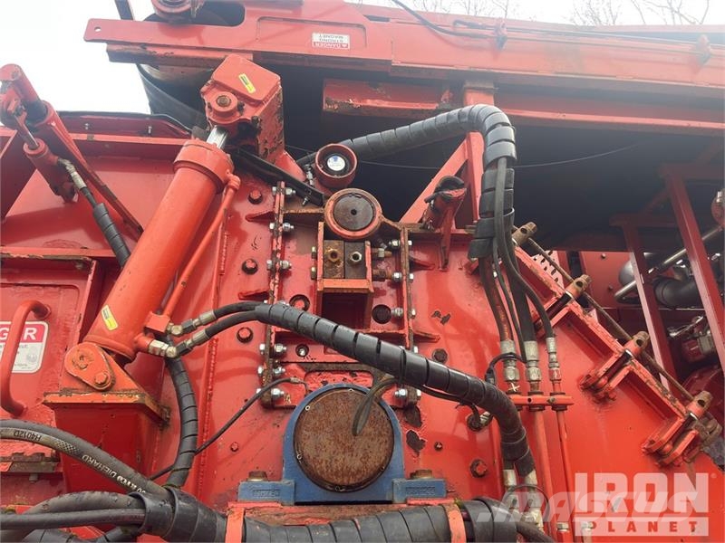 Morbark 3200 Tracked Wood Hog Horizontal Grinder معدات البناء - غير ذلك