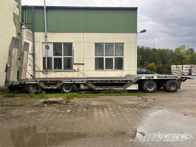 Möslein T4 Quad/A Extendable Lowboy Trailer Maskinhenger