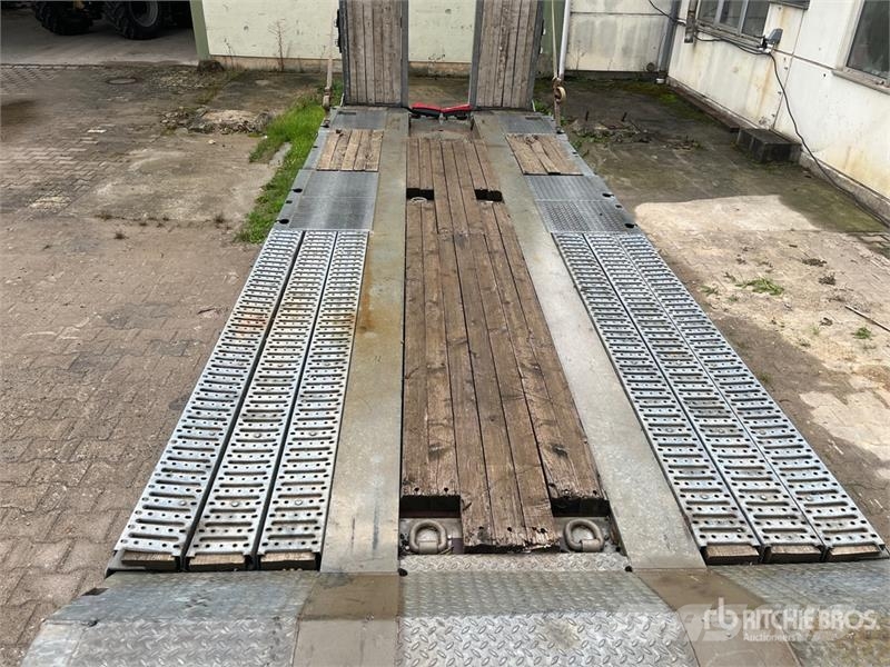 Möslein T4 Quad/A Extendable Lowboy Trailer Maskinhenger