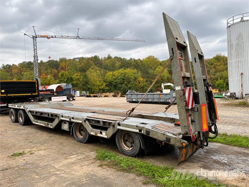 Möslein T4 Quad/A Extendable Lowboy Trailer Maskinhenger