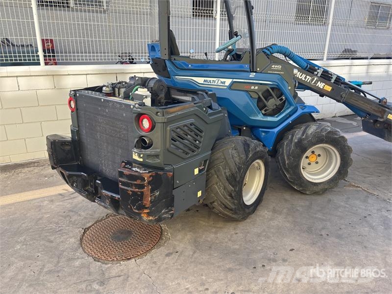 Multione SRL 9.5 Skid Steer Loader لوادر انزلاقية التوجيه