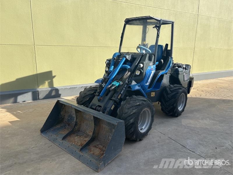Multione SRL 9.5 Skid Steer Loader لوادر انزلاقية التوجيه