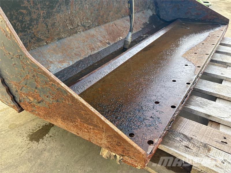 Multione SRL 9.5 Skid Steer Loader لوادر انزلاقية التوجيه