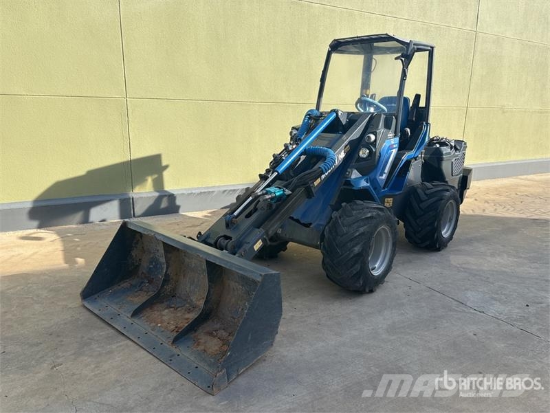 Multione SRL 9.5 Skid Steer Loader لوادر انزلاقية التوجيه