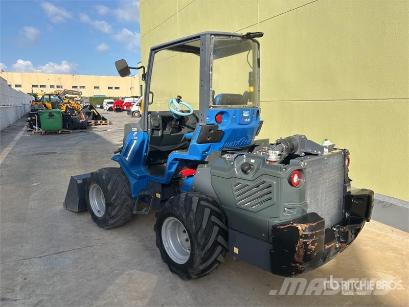 Multione SRL 9.5 Skid Steer Loader لوادر انزلاقية التوجيه