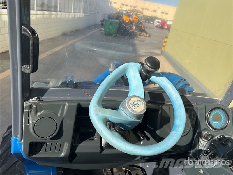 Multione SRL 9.5 Skid Steer Loader لوادر انزلاقية التوجيه
