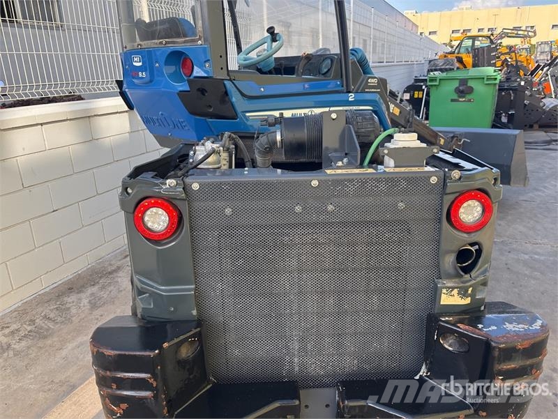 Multione SRL 9.5 Skid Steer Loader لوادر انزلاقية التوجيه