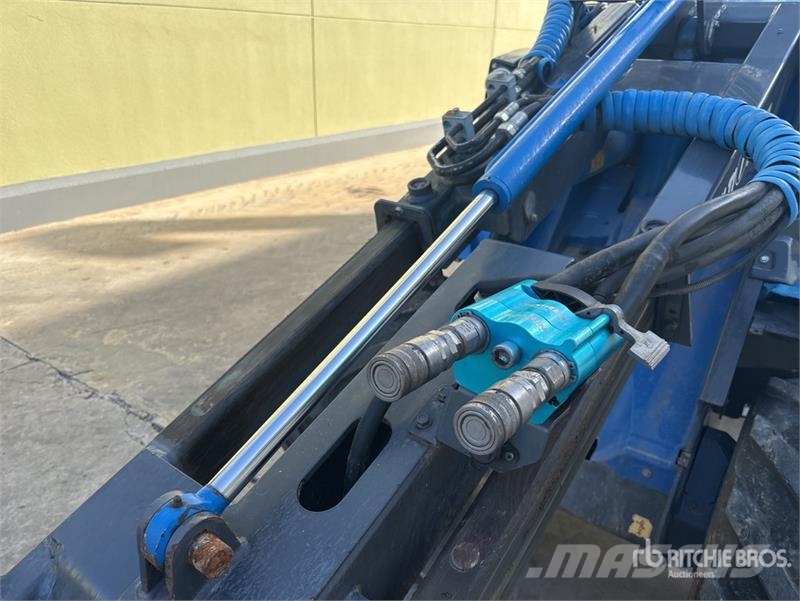 Multione SRL 9.5 Skid Steer Loader لوادر انزلاقية التوجيه