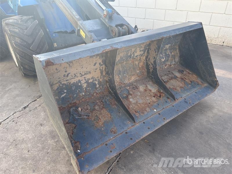 Multione SRL 9.5 Skid Steer Loader لوادر انزلاقية التوجيه