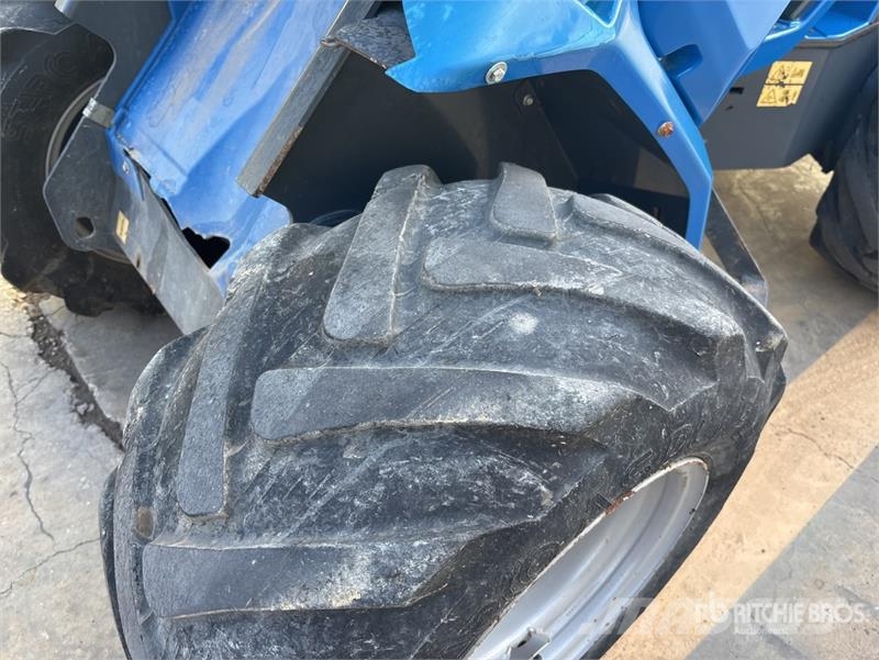 Multione SRL 9.5 Skid Steer Loader لوادر انزلاقية التوجيه