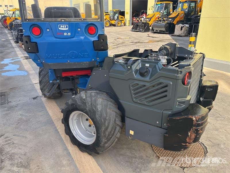 Multione SRL 9.5 Skid Steer Loader لوادر انزلاقية التوجيه