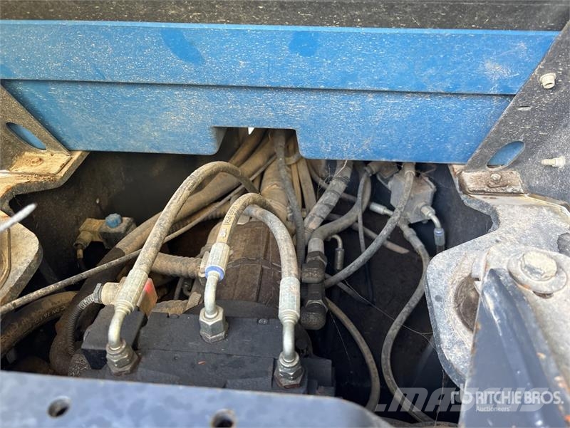 Multione SRL 9.5 Skid Steer Loader لوادر انزلاقية التوجيه