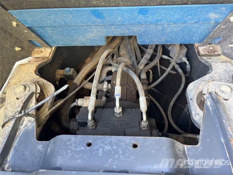 Multione SRL 9.5 Skid Steer Loader لوادر انزلاقية التوجيه