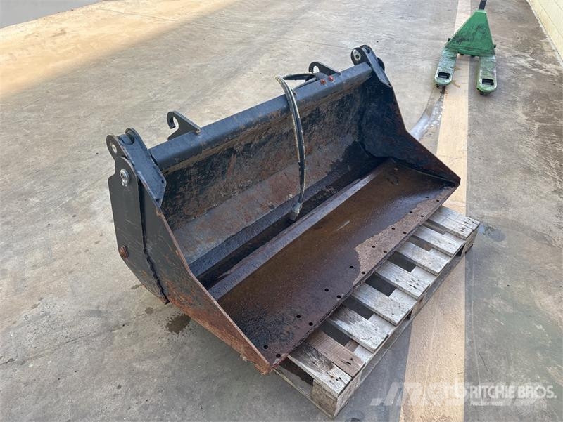 Multione SRL 9.5 Skid Steer Loader لوادر انزلاقية التوجيه