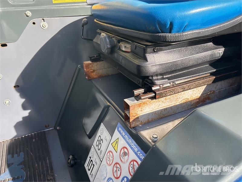 Multione SRL 9.5 Skid Steer Loader لوادر انزلاقية التوجيه
